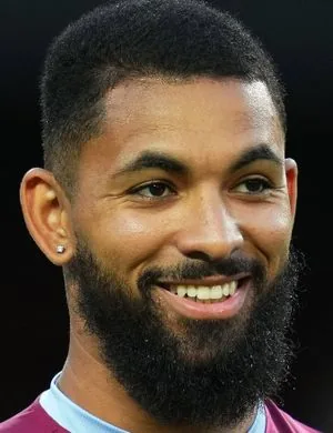 Douglas Luiz, Midfielder Juventus