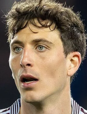 Pau Torres, Defender Aston Villa